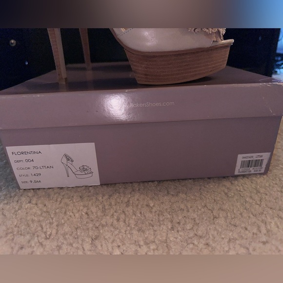 Bakers Florentina Tan Platform Heel - Picture 8 of 13